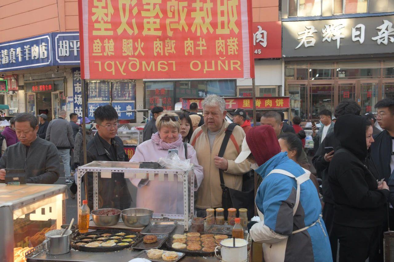 “出国来吃个早餐再回国”，这个早市火了！