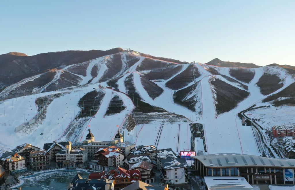 新雪季各大雪场看好客流回升 全链条运营能力受重视