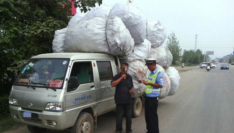 能拉三千斤的小货车